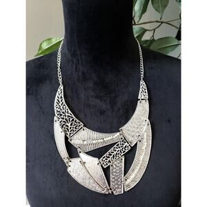 Womens Fashion Retro Carving Geo Link Gradual Bib Statement Necklace Jewelry